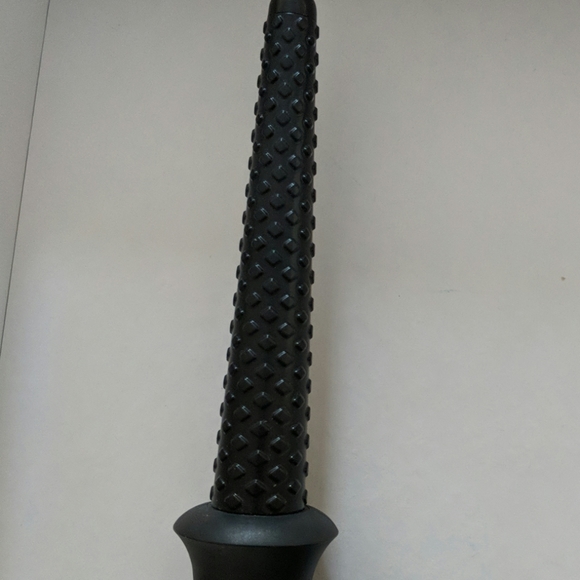 Bombshell Cone Clipless Curling Rod - Picture 3 of 4